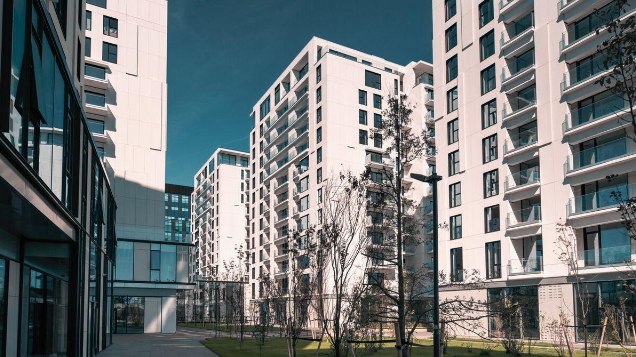 Greater Noida Authority Omicron-1A Housing Scheme (Jan 2026): Full Details, Who Should Buy, and What Buyers Must Know About Old Government Flats